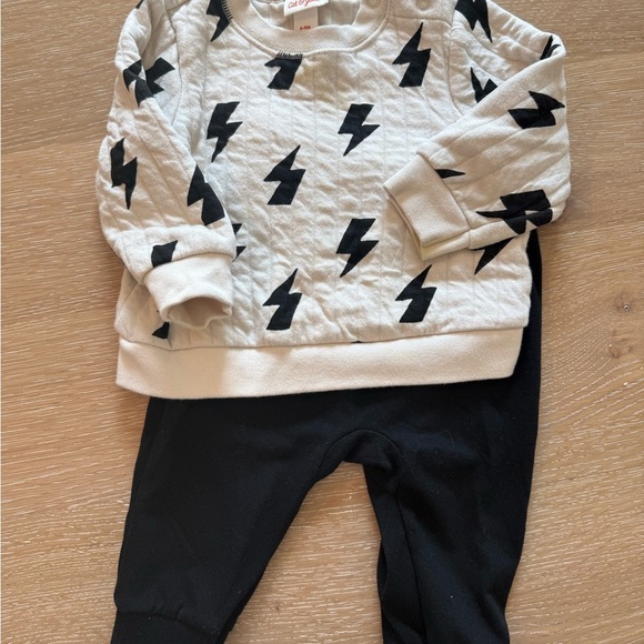 Cat & Jack Baby 6-9 long sleeve and pants set - Picture 1 of 5